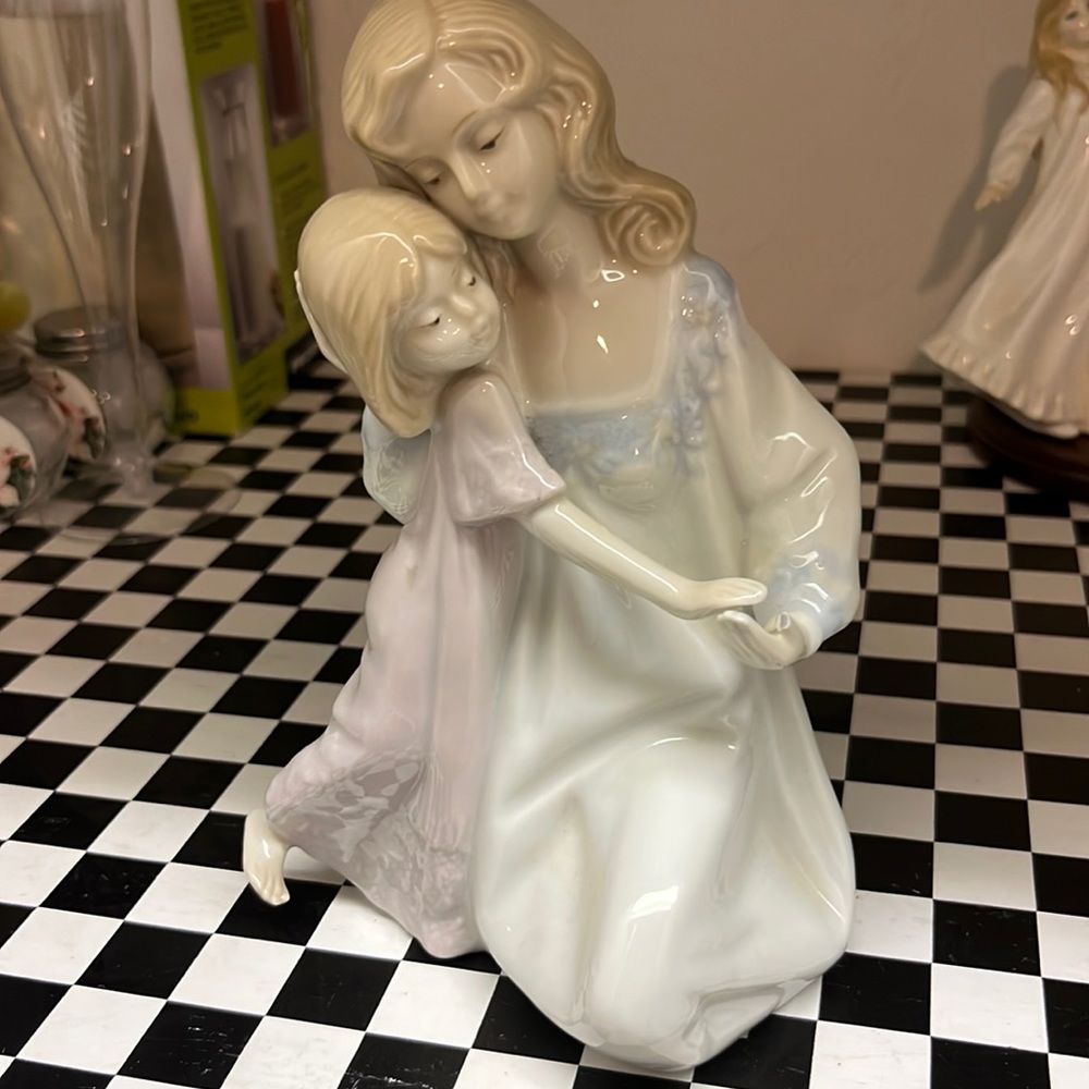 Paul Sebastian Mother/daughter figurine